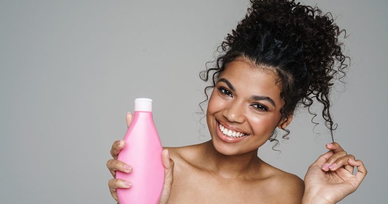 Quel est le meilleur shampoing pour cheveux bouclés